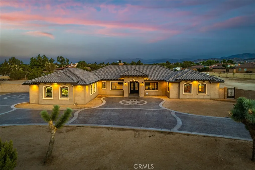 40158 25th St W, Palmdale, California 93551 home-pic-2